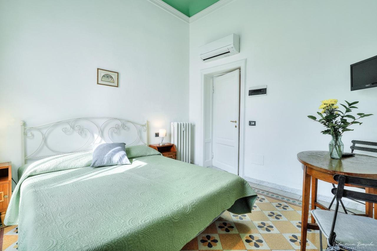 Single Room Private Exernal Bathroom