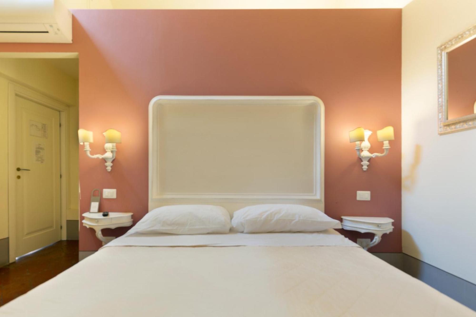 Small Double Room,1215928108:JPEG