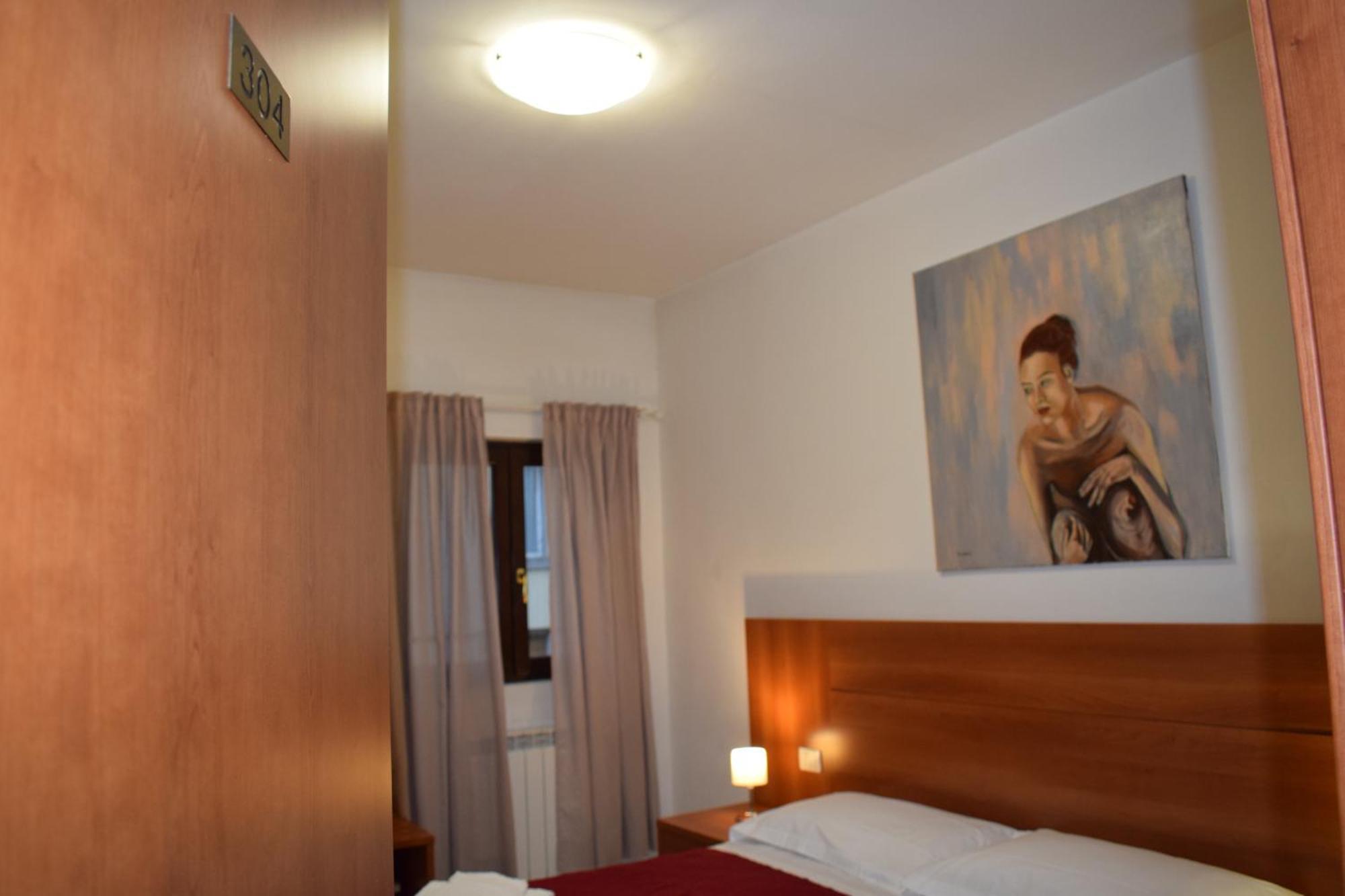 Single Room,1216010524:JPEG