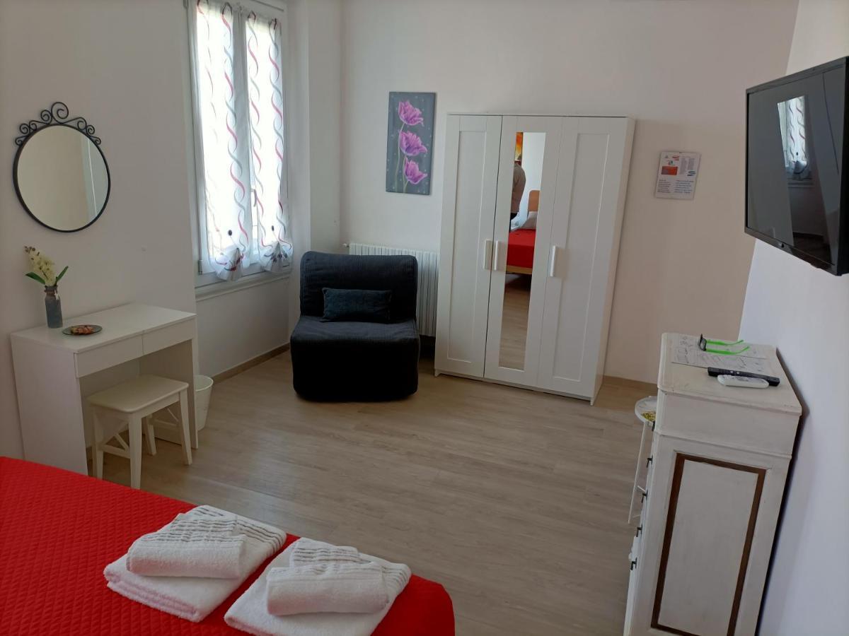 Camera Matrimoniale Deluxe (2 Adulti + 1 Bambino)