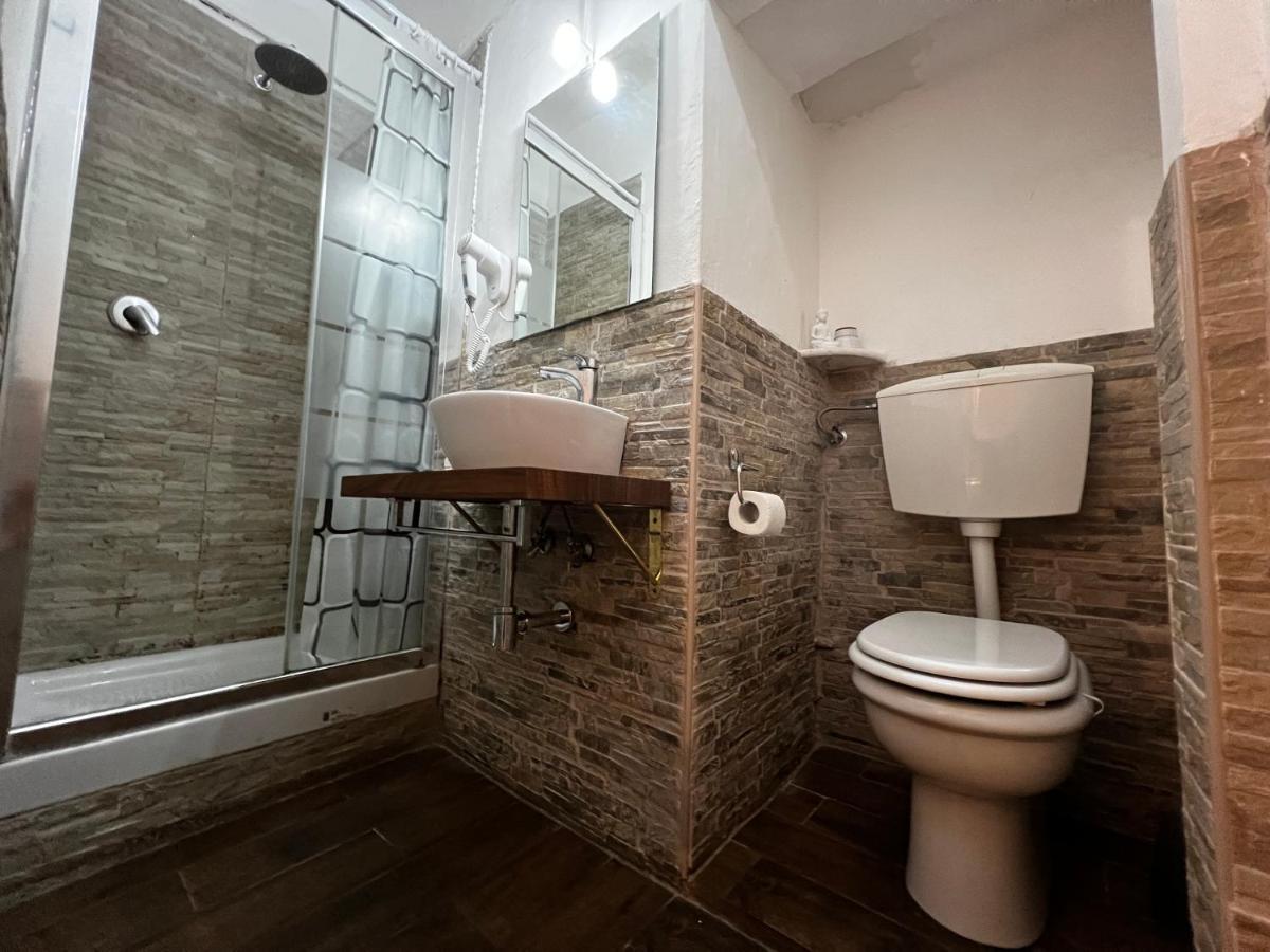 Double Room Private Bathroom