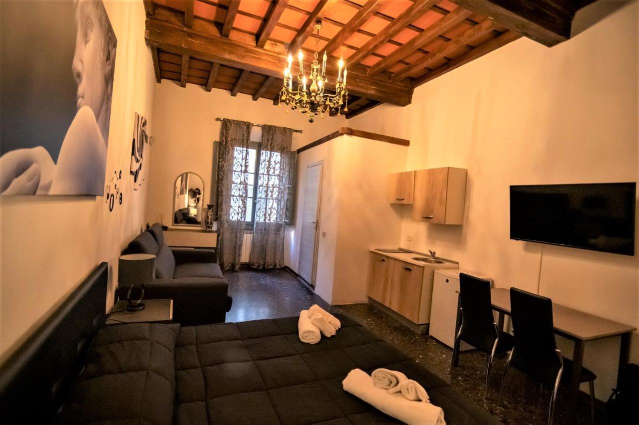 Monolocale con Divano-Letto