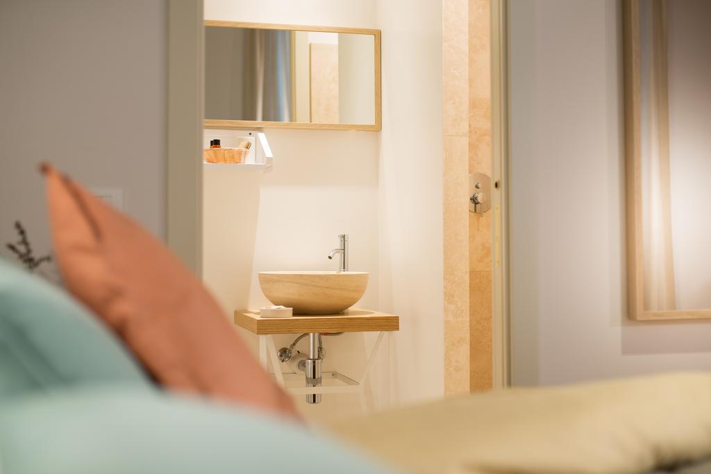 Deluxe Room,140235690:JPEG