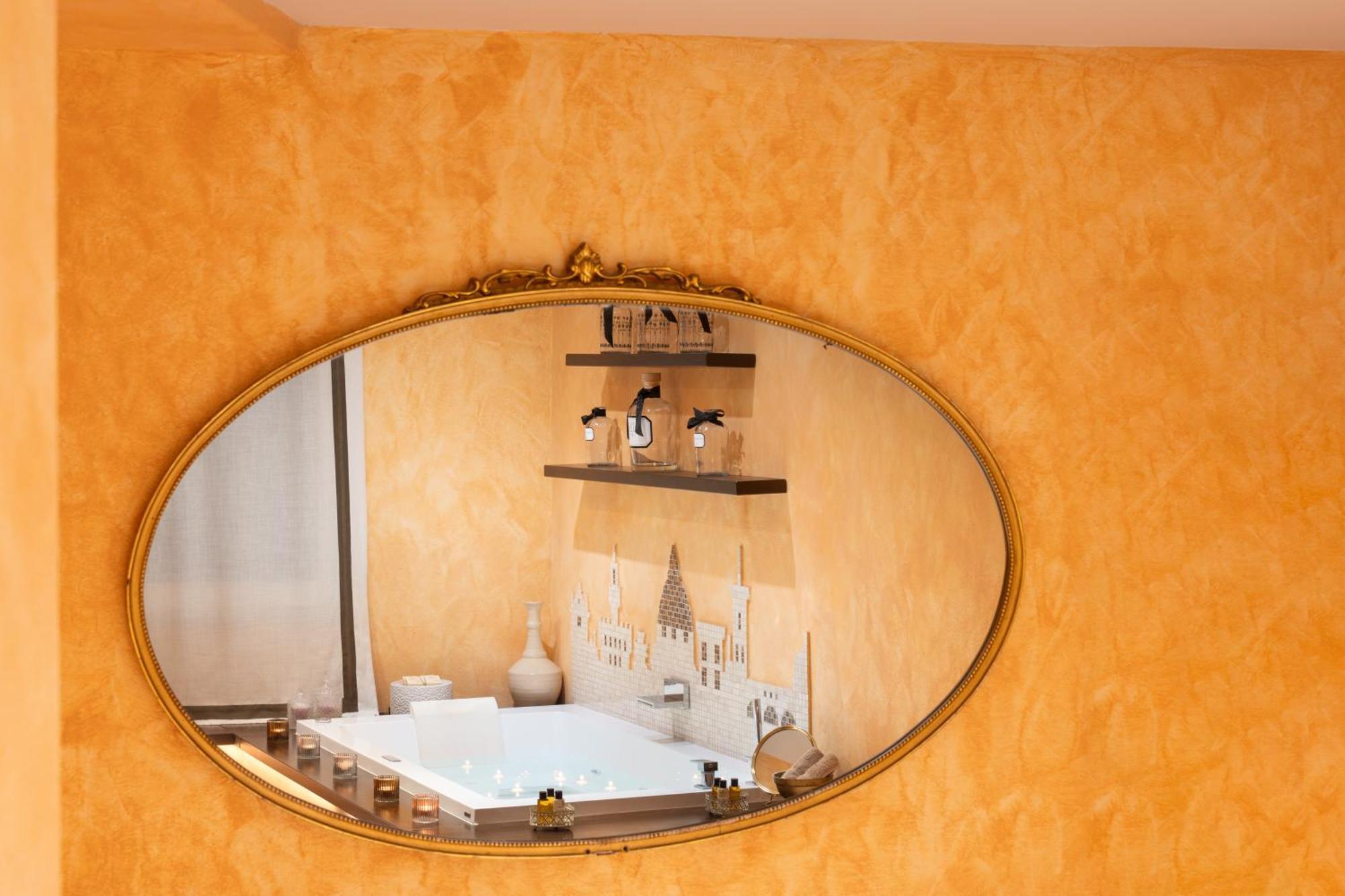 Deluxe Suite Spa Bath