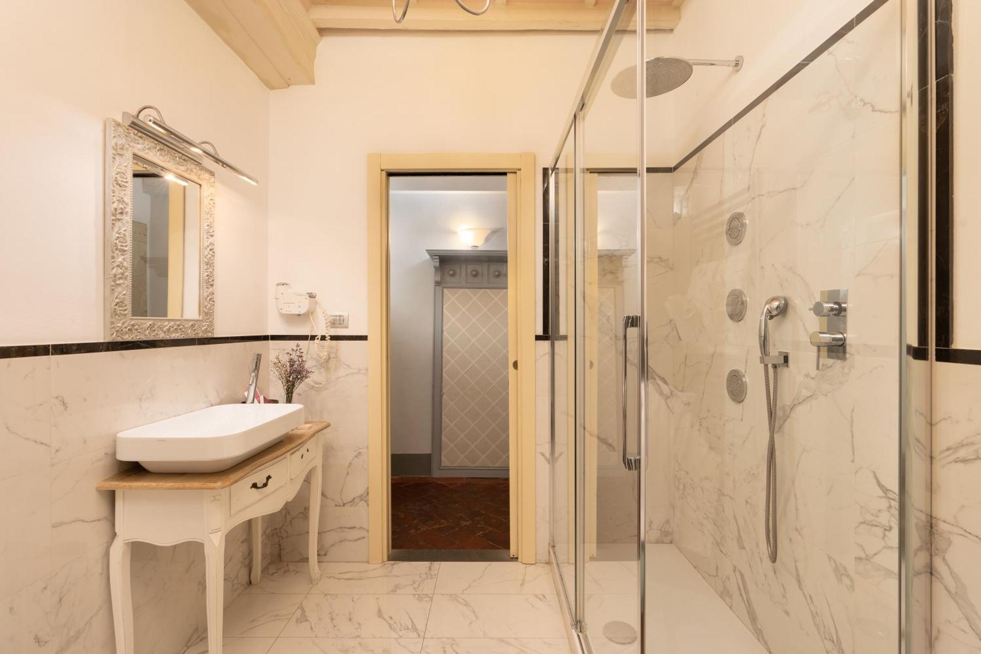Deluxe Suite Spa Bath