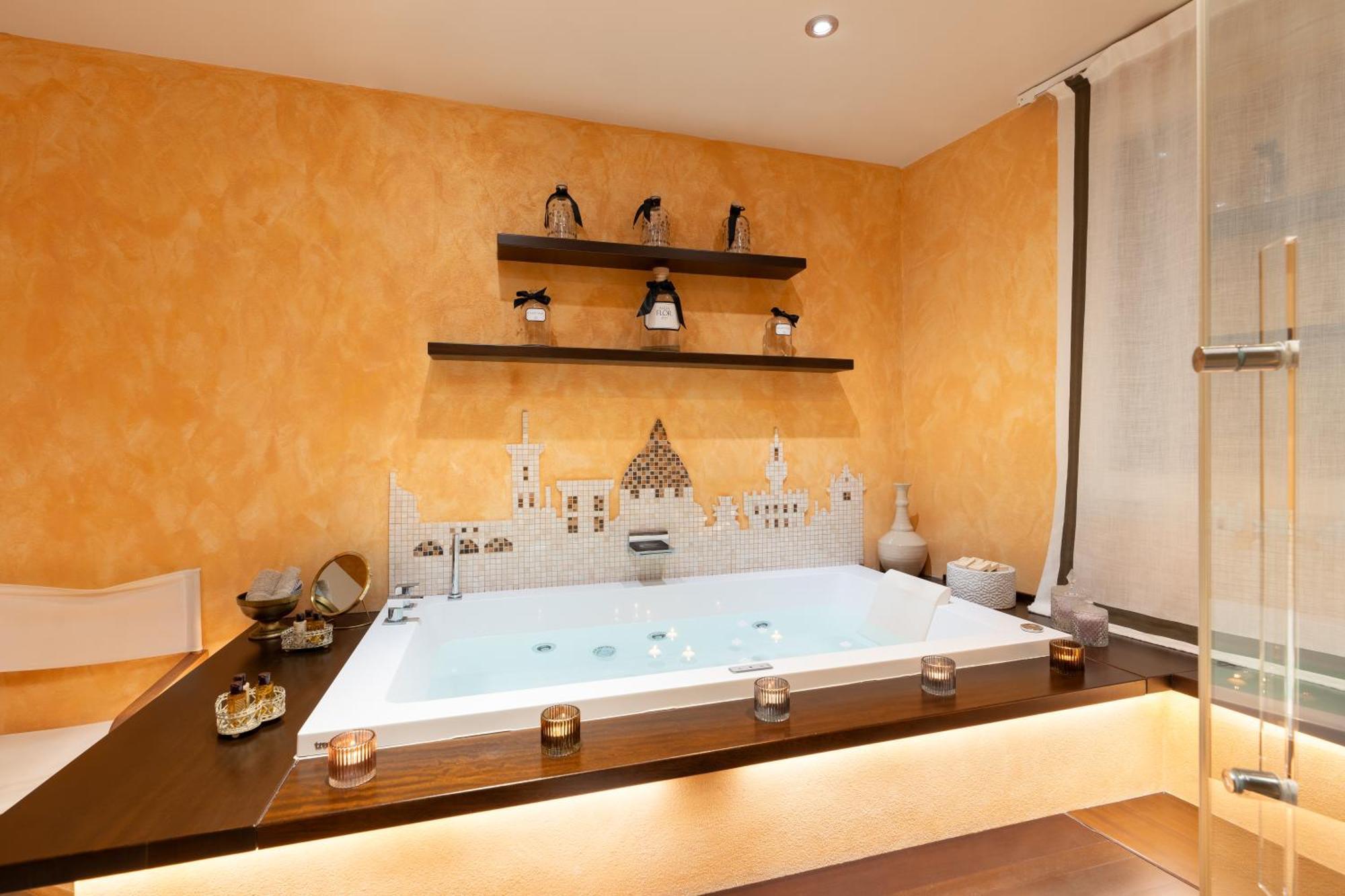 Deluxe Suite Spa Bath