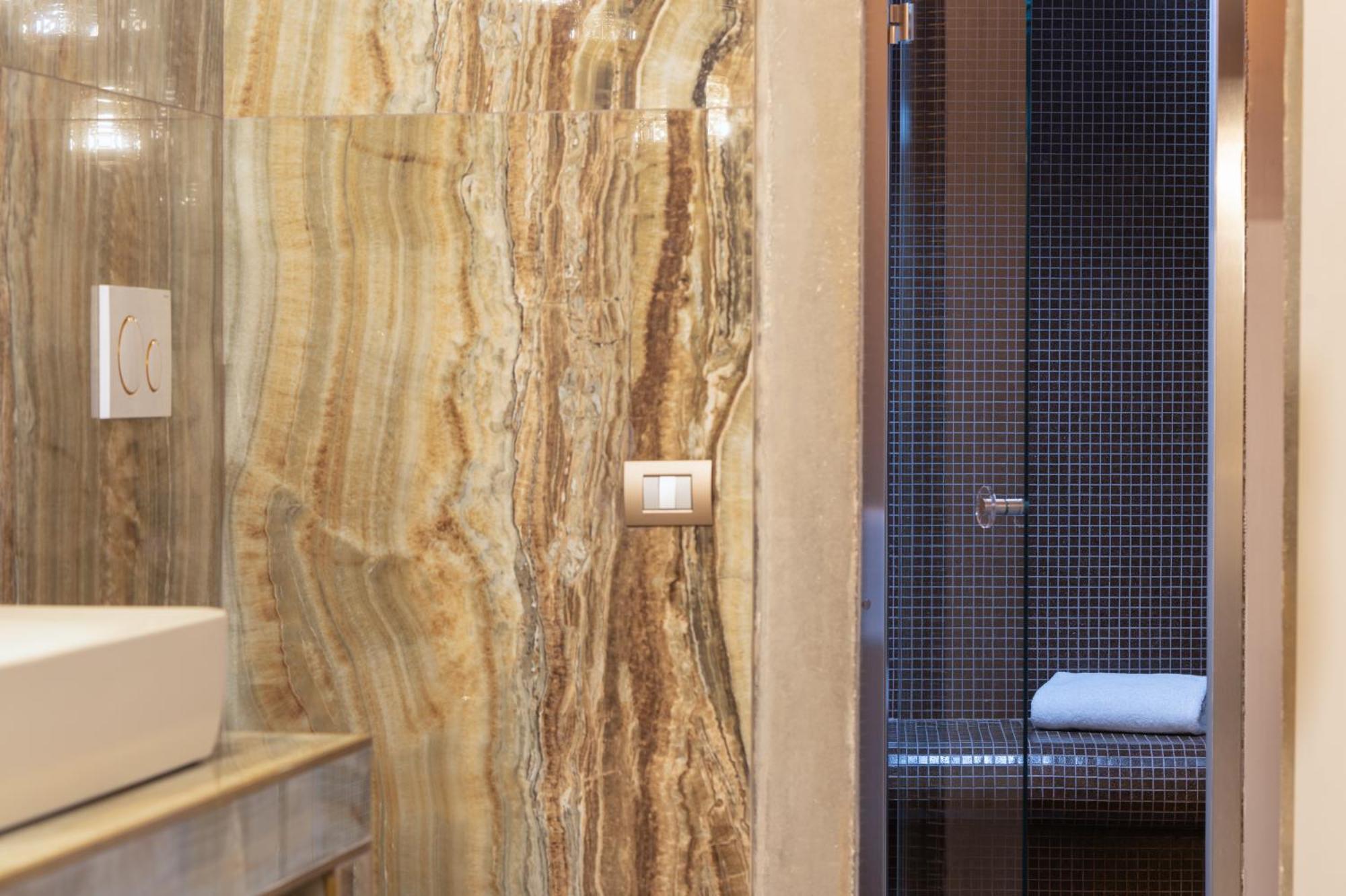 Queen Suite Spa Bath
