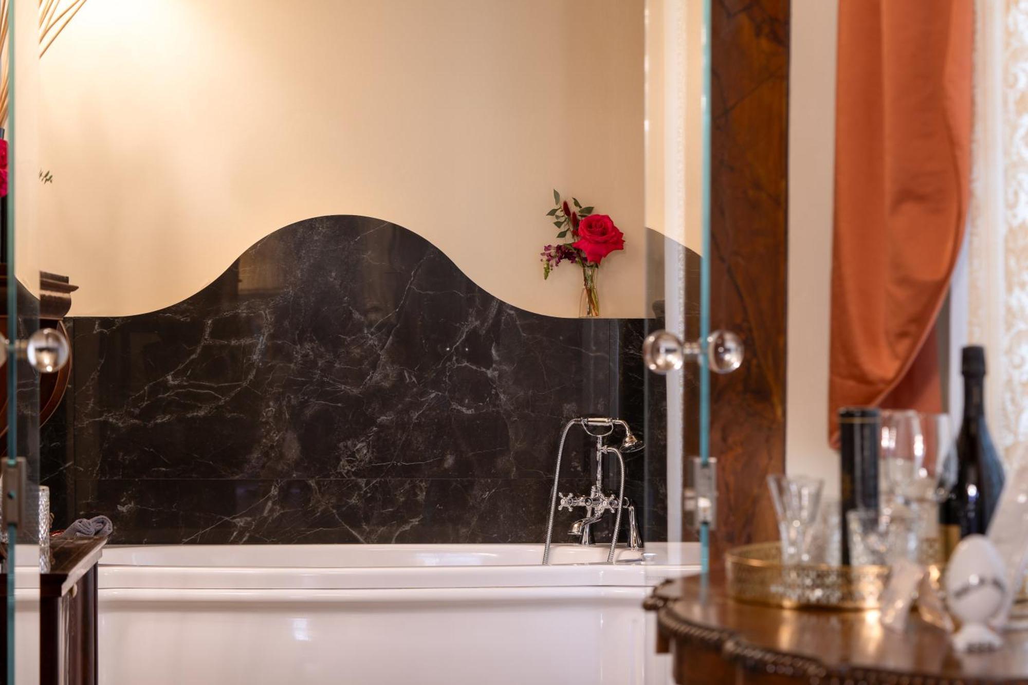 King Suite Whirlpool