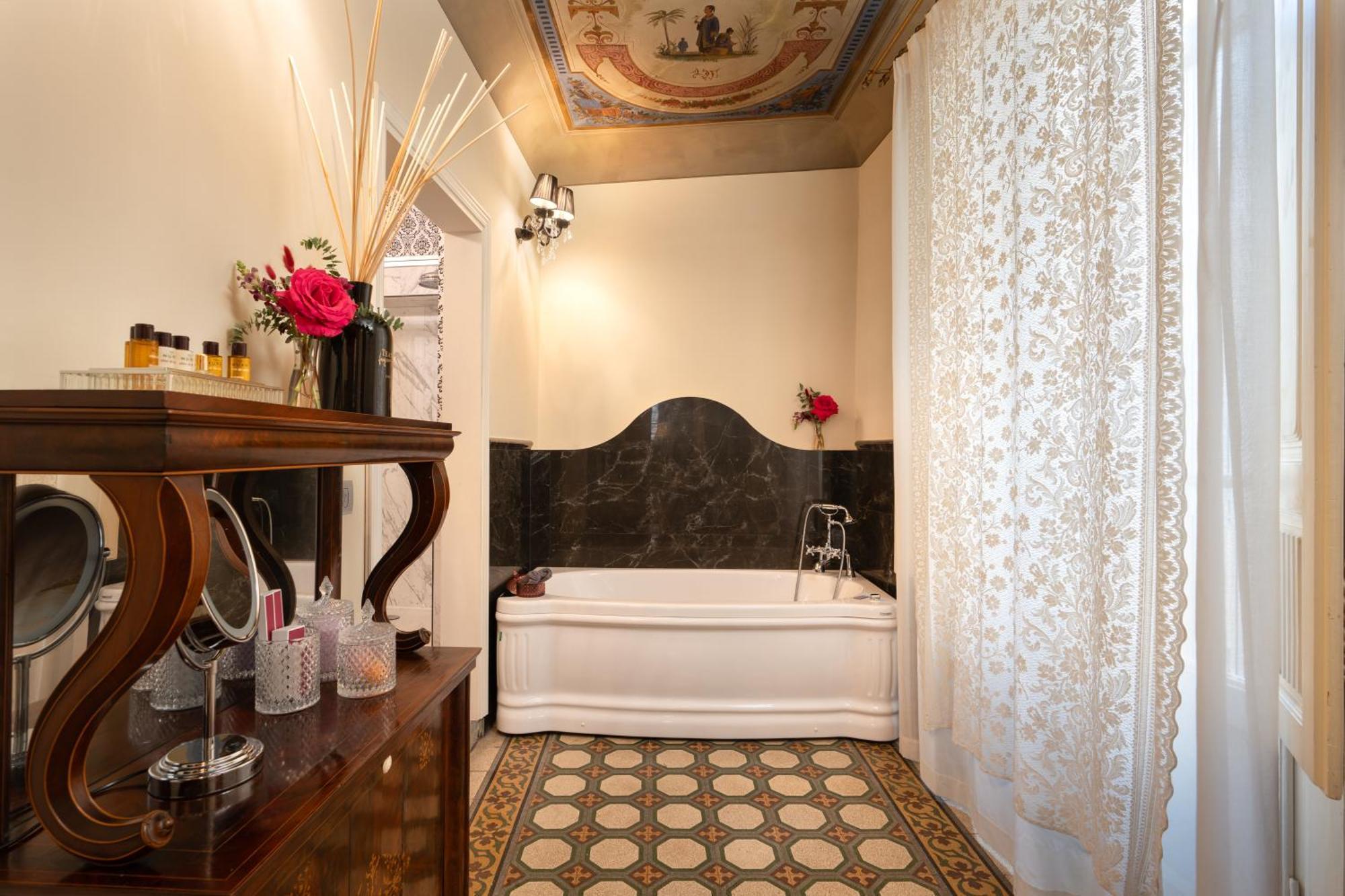 King Suite Whirlpool