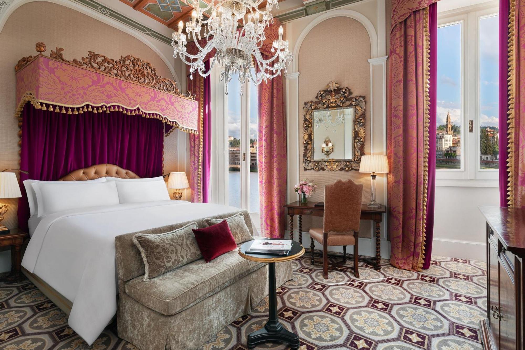 Arno River Deluxe Guest room One King