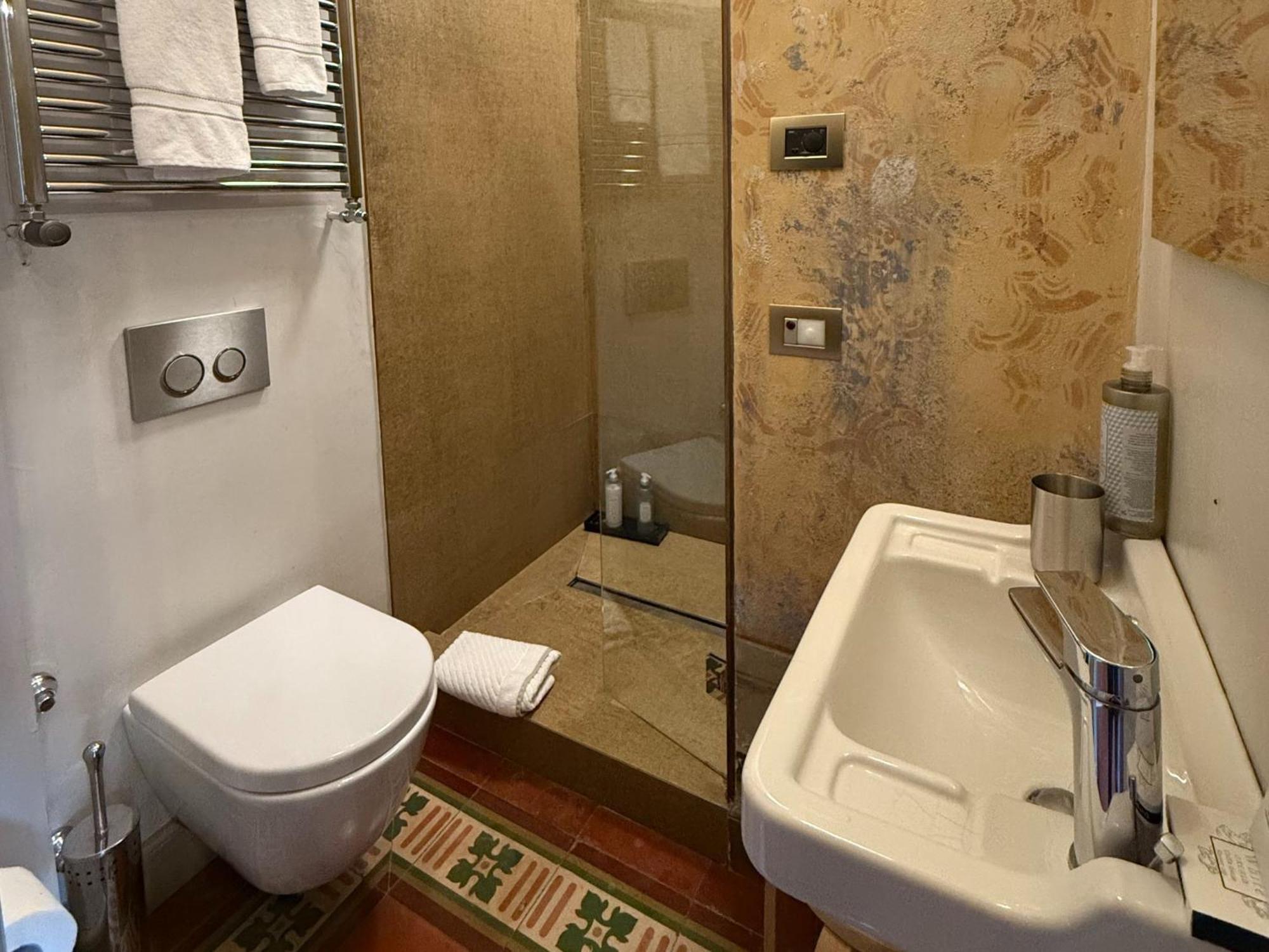 Medium Room