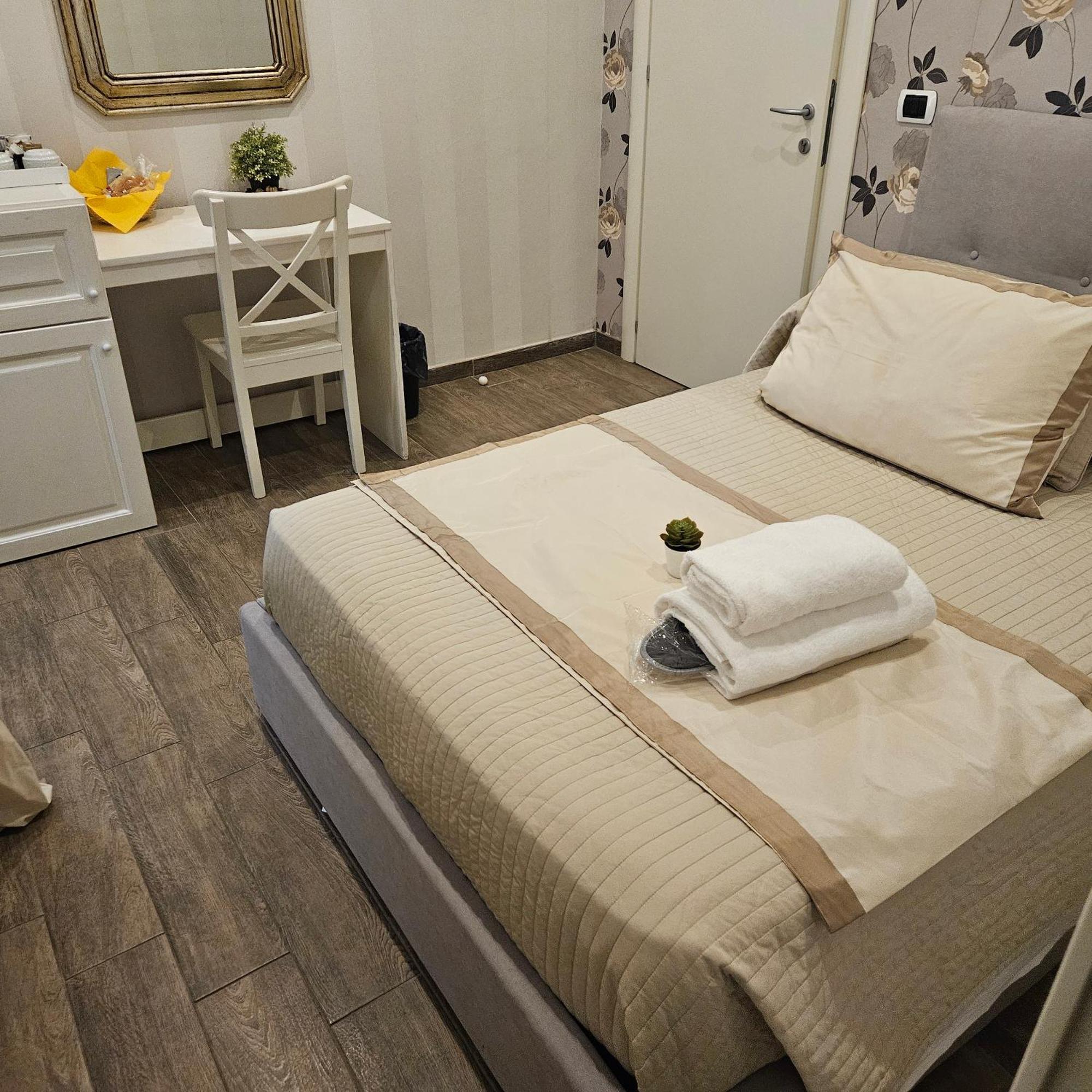 Single Room Private External Bathroom