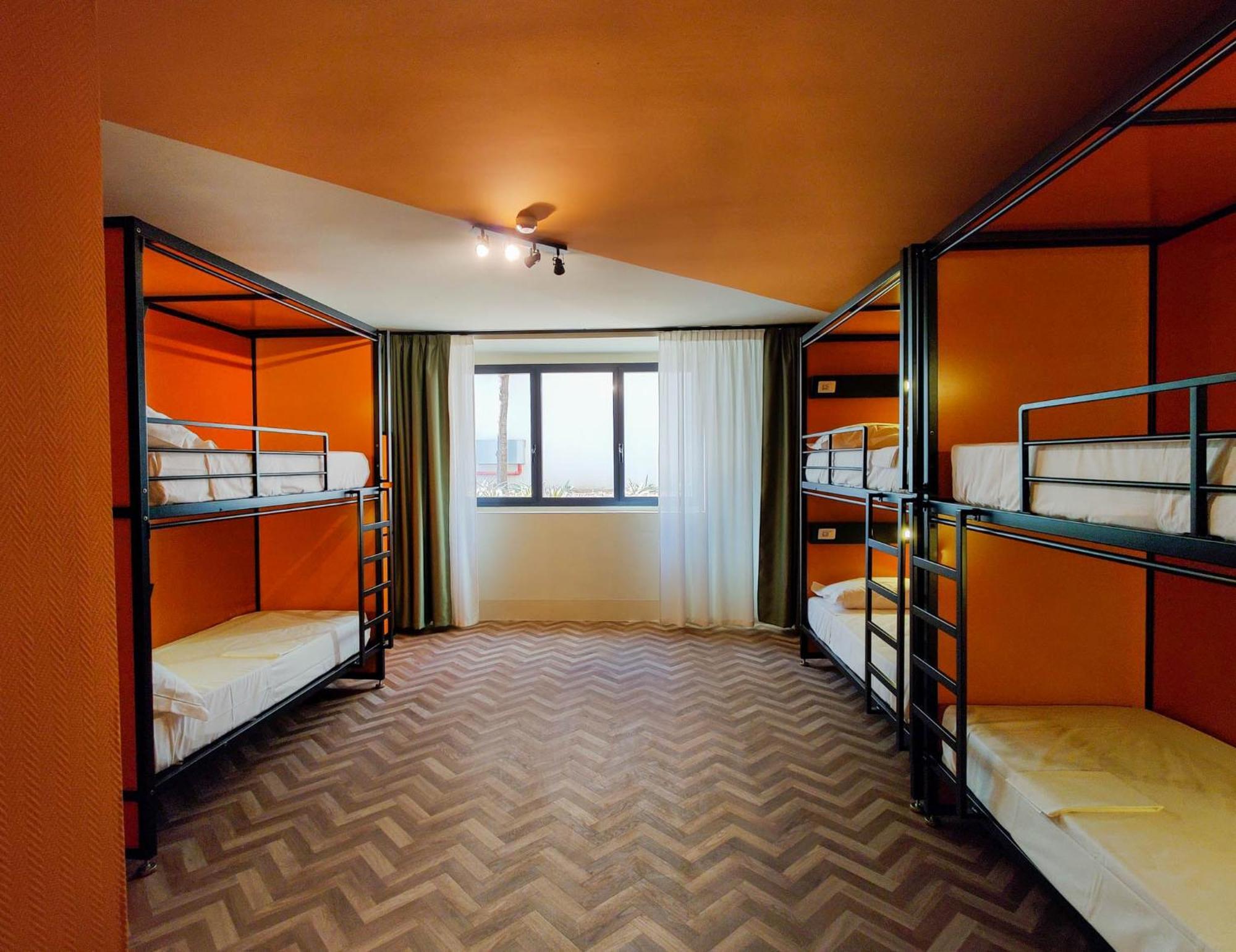Bed 8-Bed Mixed Dormitory Room