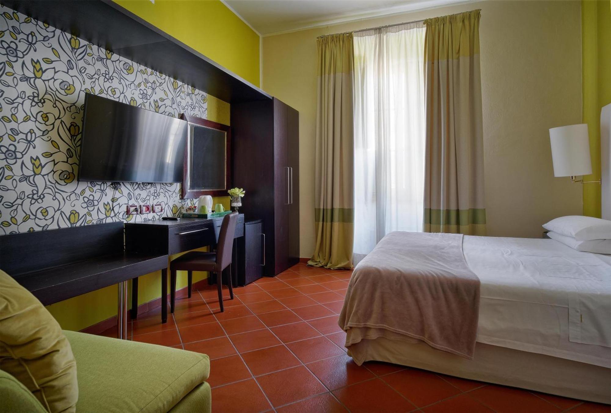 Queen Room Single Bed