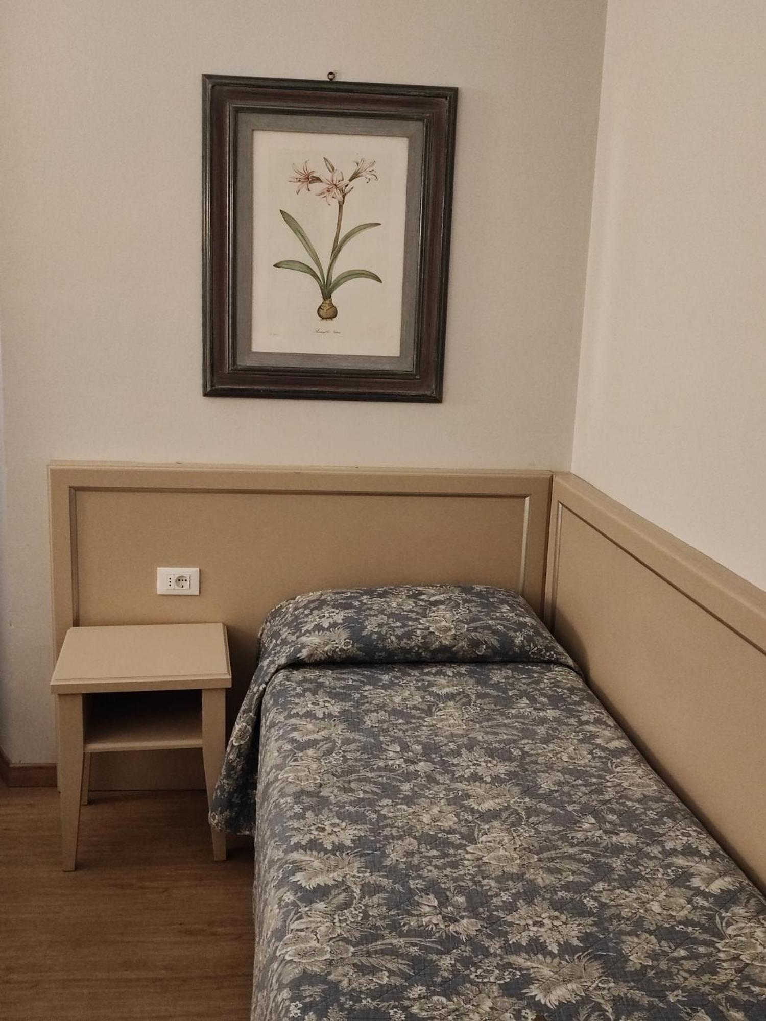 Single Room Private External Bathroom,1774431625:JPEG