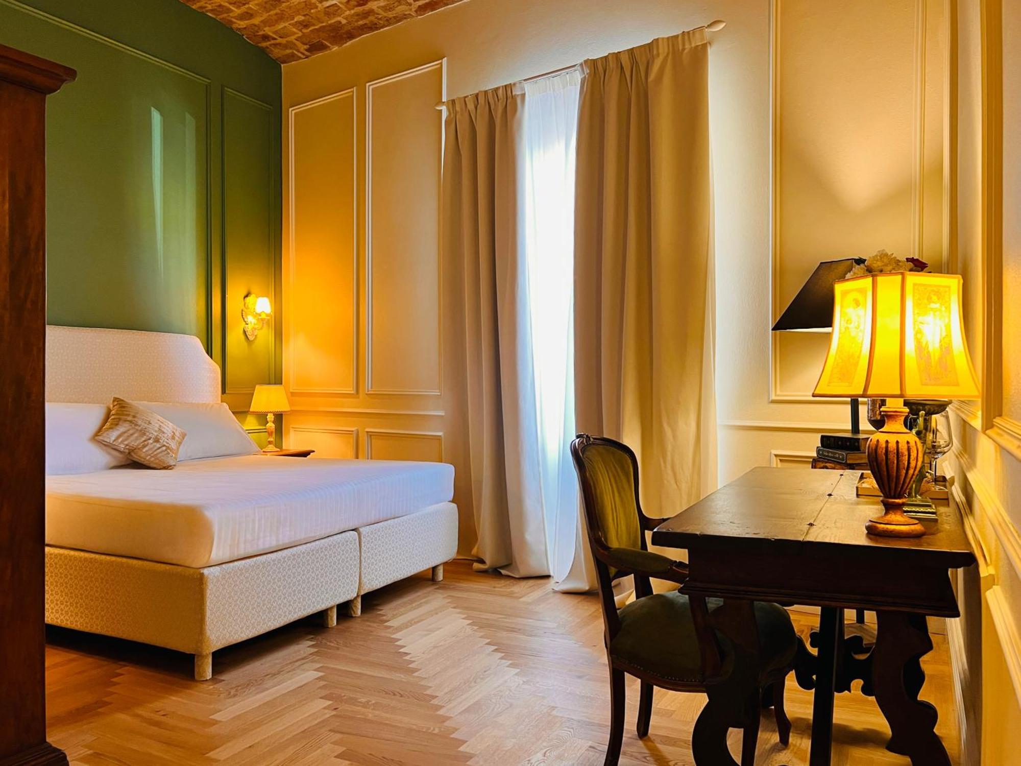 Deluxe King Room
