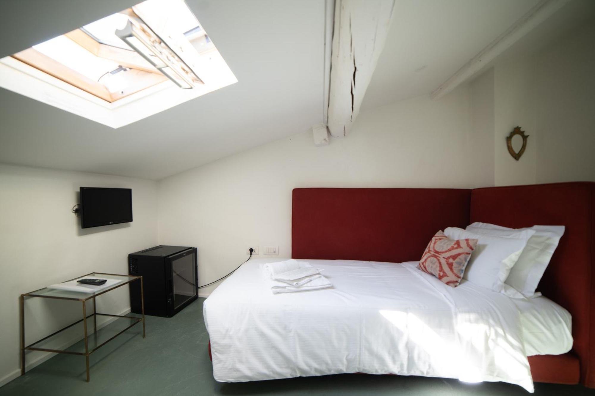 Single Room Private External Bathroom