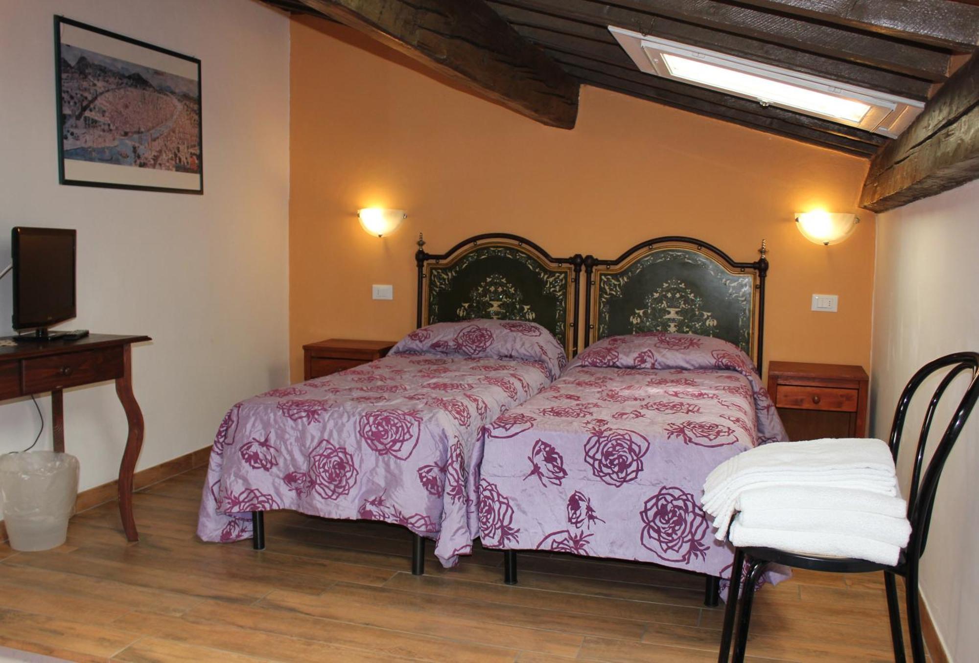 Triple Room with Shared Bathroom,190126948:JPEG