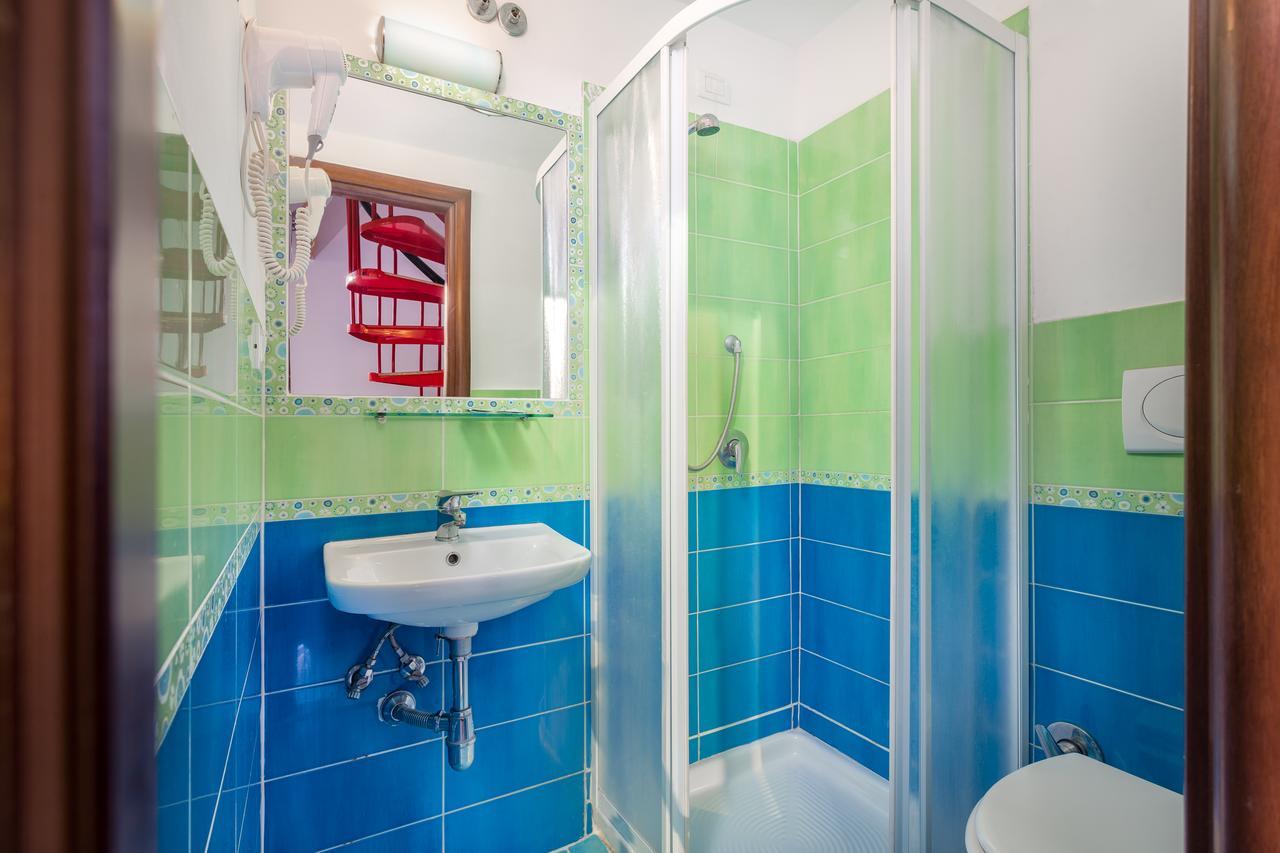 Standard Triple Room,668809410:JPEG