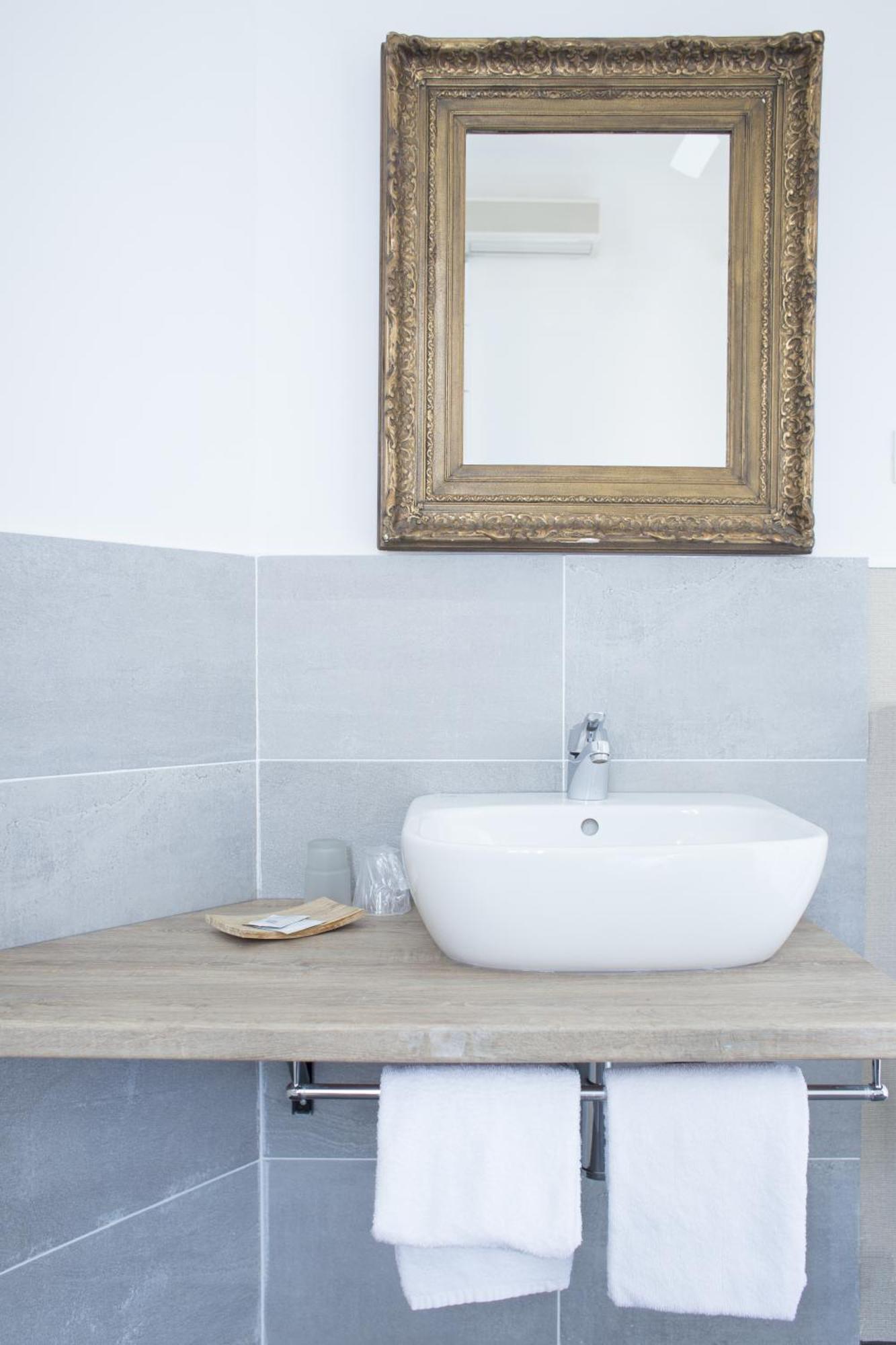 Camera Singola con Bagno in Comune