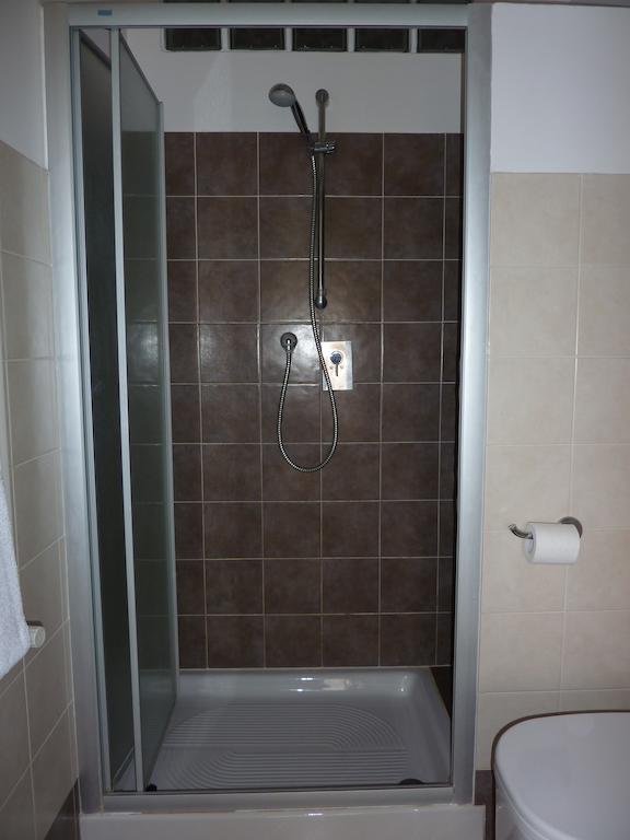 Camera Matrimoniale con Bagno in Comune