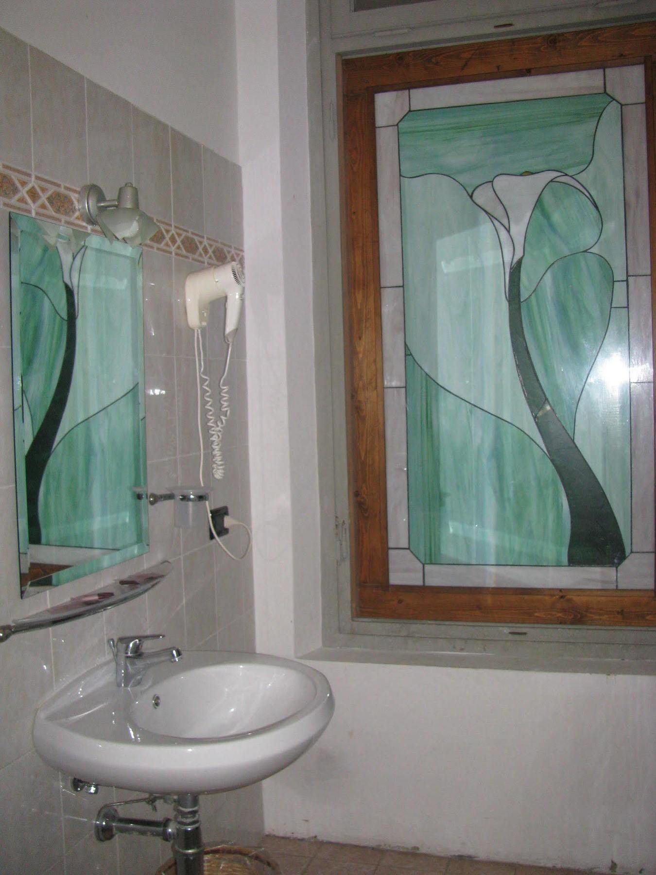 Single Room Private External Bathroom
