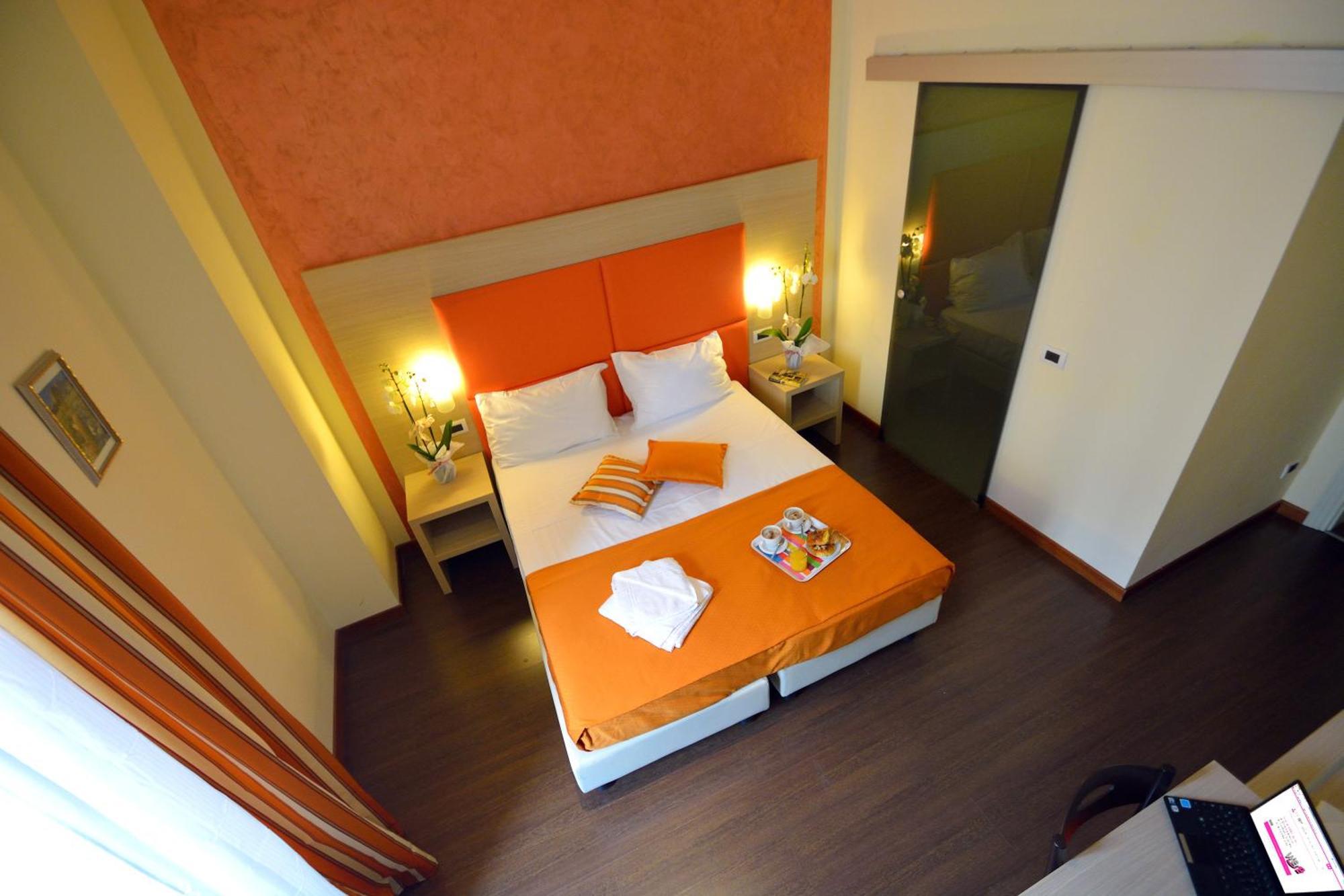 Double or Twin Room,702755482:JPEG