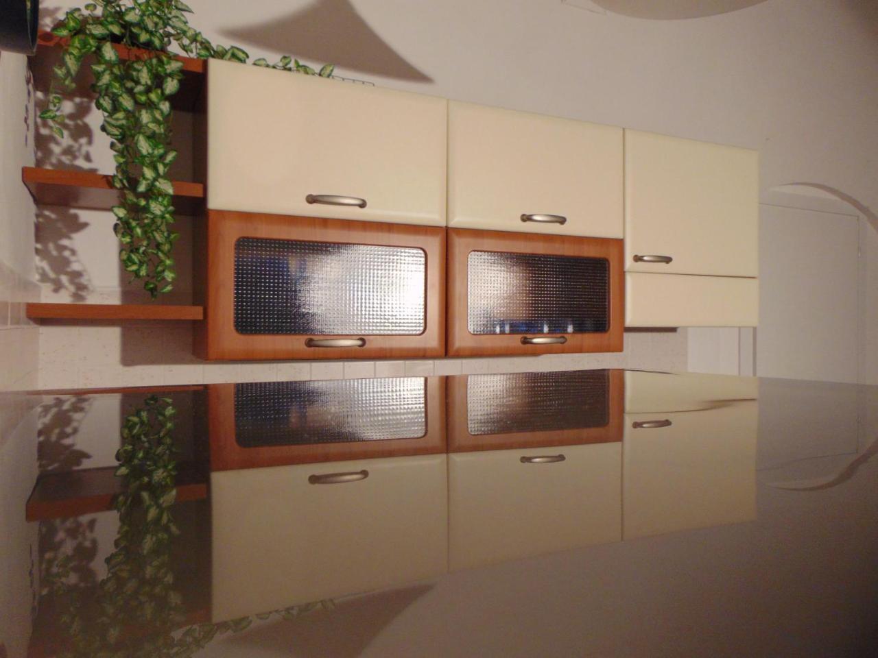 Queen Room with Shared Bathroom,738754669:JPEG