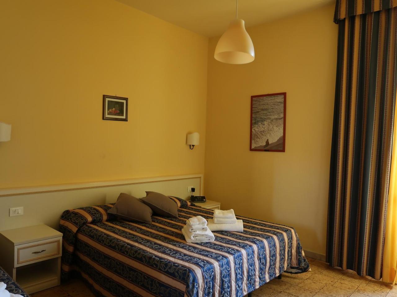 Double or Twin Room Private Bathroom