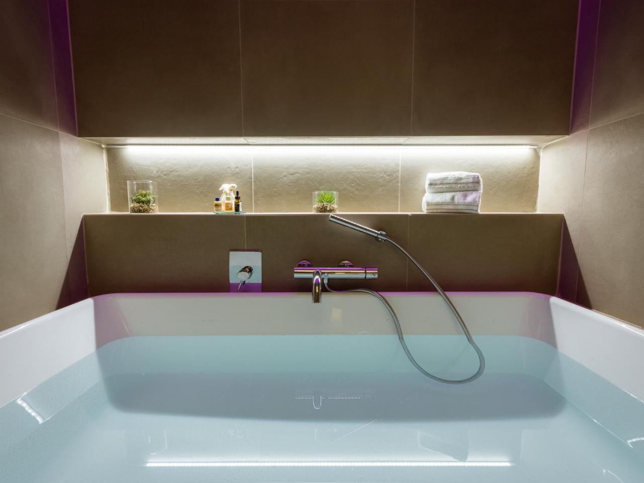 Deluxe Double Room Bath