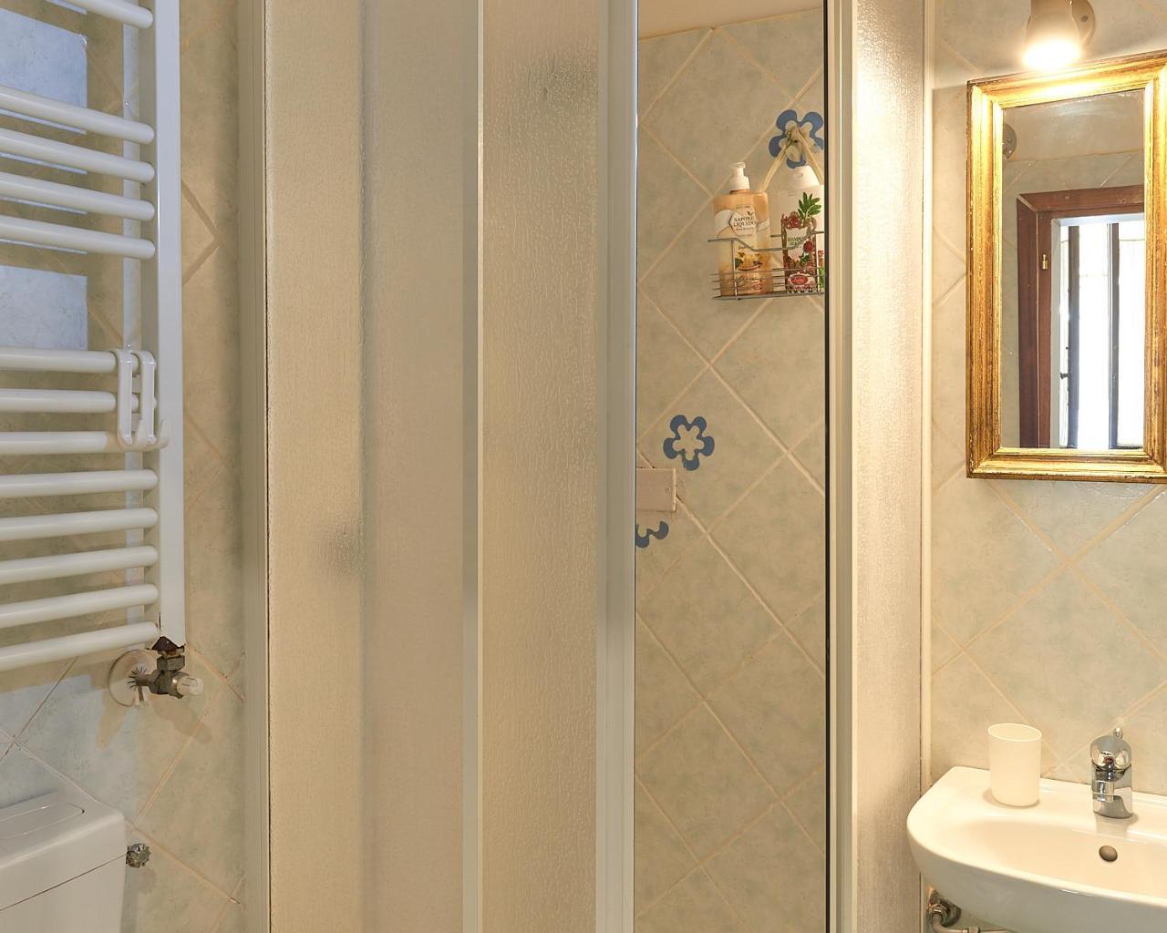 Camera Singola con Bagno Privato Esterno