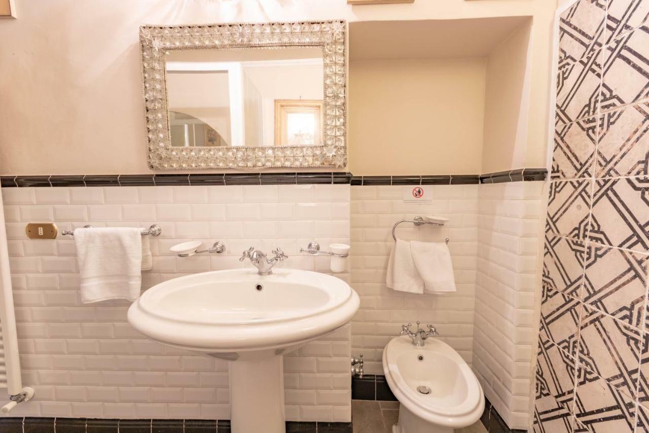 Suite Mirror