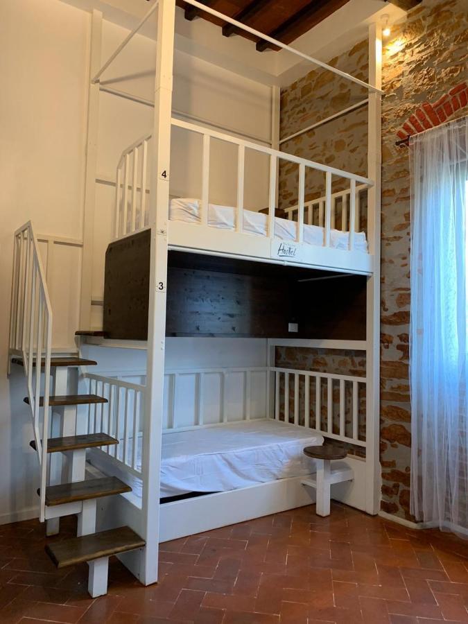 Posto Letto in Dormitorio con 4 Letti