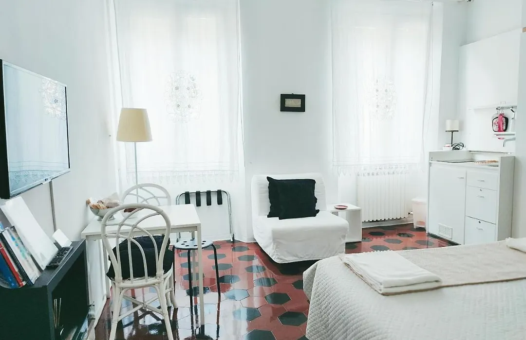 Lucretia House-1