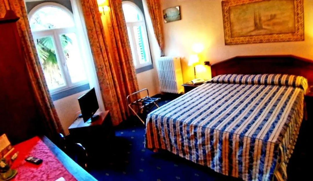 Hotel Enza-1
